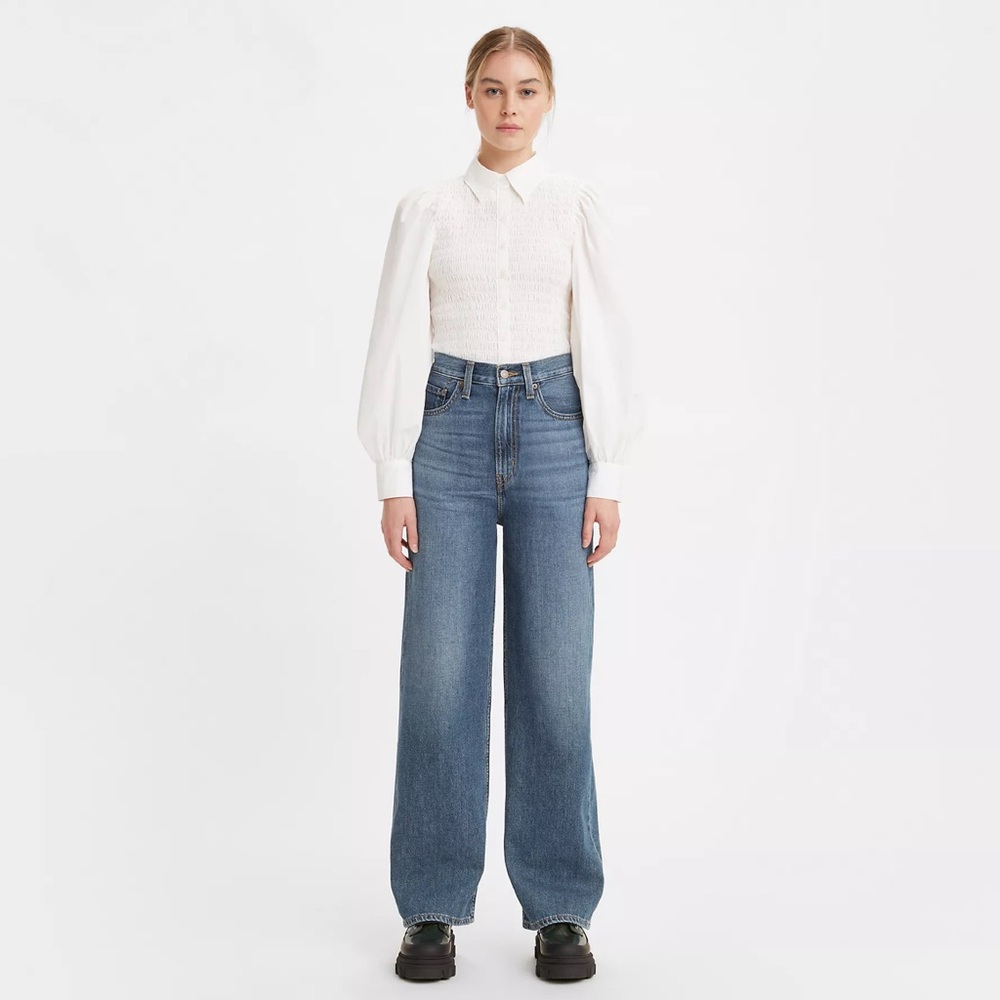 NWT Premium Levi’s High Loose jeans in size 27